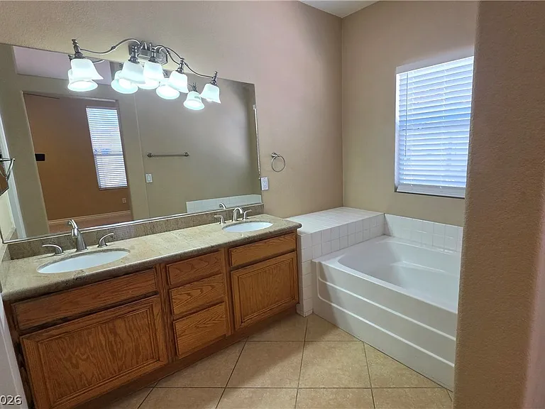 604 Palmwood Ln — Photo 11