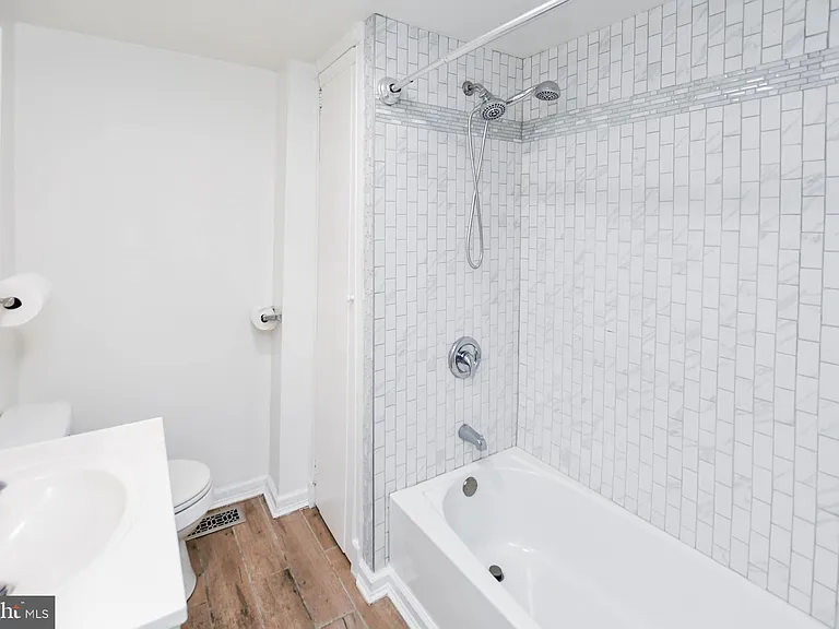 2509 Christian St — Photo 9