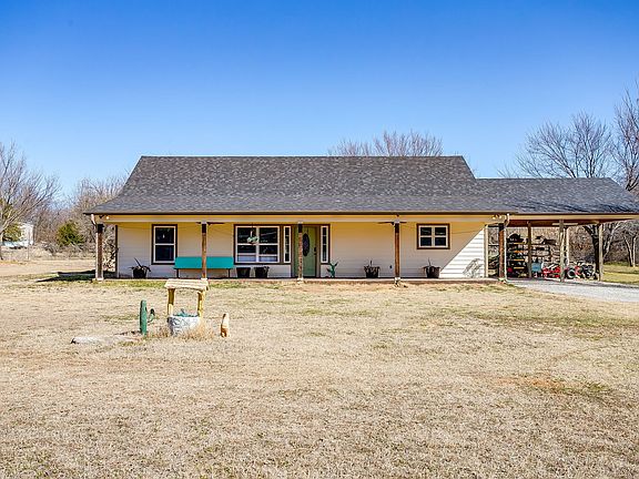 2nd image of 301 Willow Cir