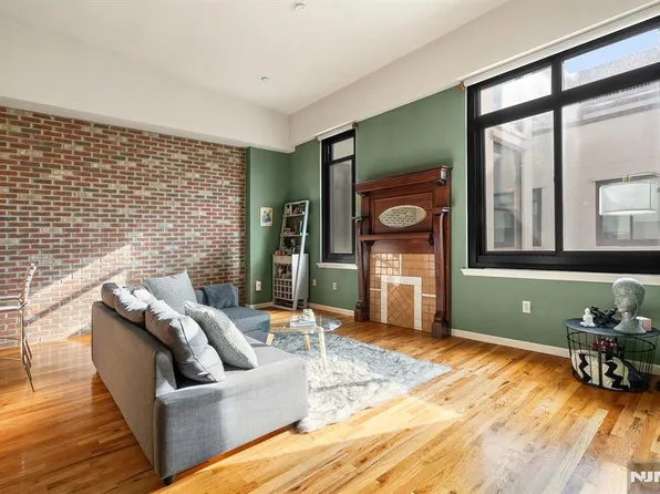 518-536 Gregory Ave #410C, Weehawken, NJ 07086