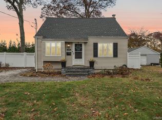 515 McCall Ave, West Islip, NY 11795
