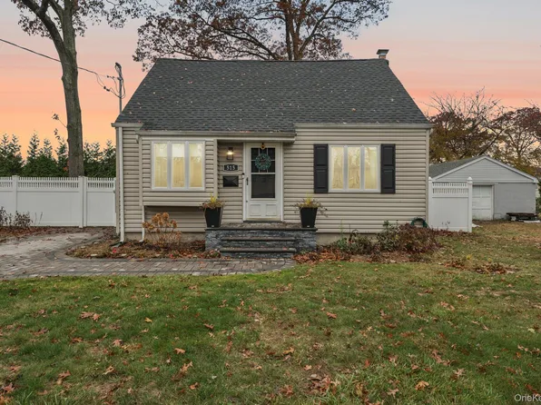 515 McCall Avenue, West Islip, NY 11795