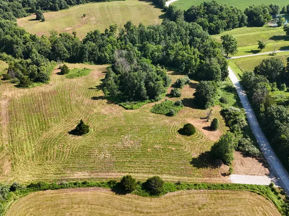 2 County Road 2580, Higbee, MO 65257