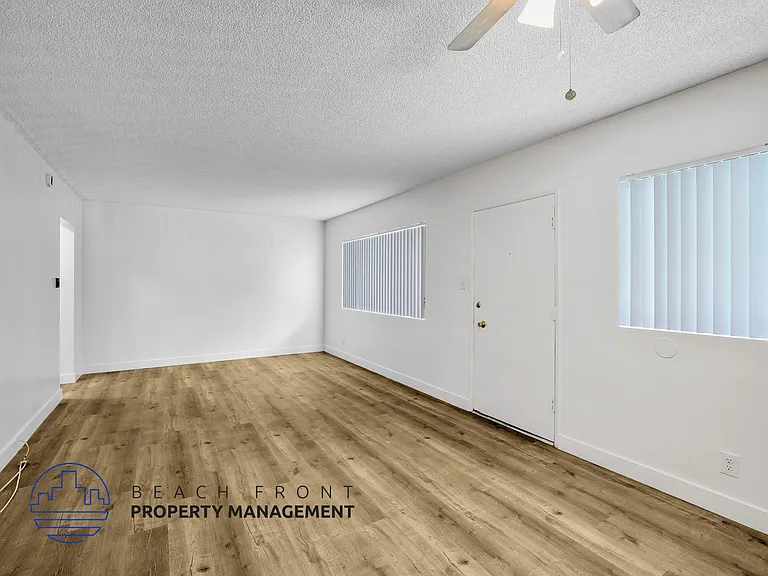 868 Victor Ave. — Photo 9