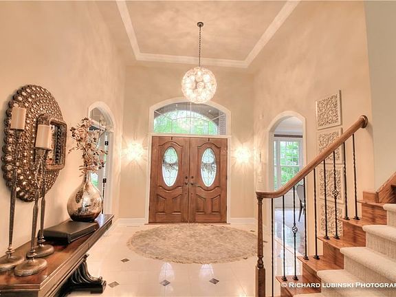 4th image of 775 Meadowbrook Dr
