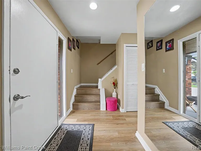 709 Denham Ln — Photo 3