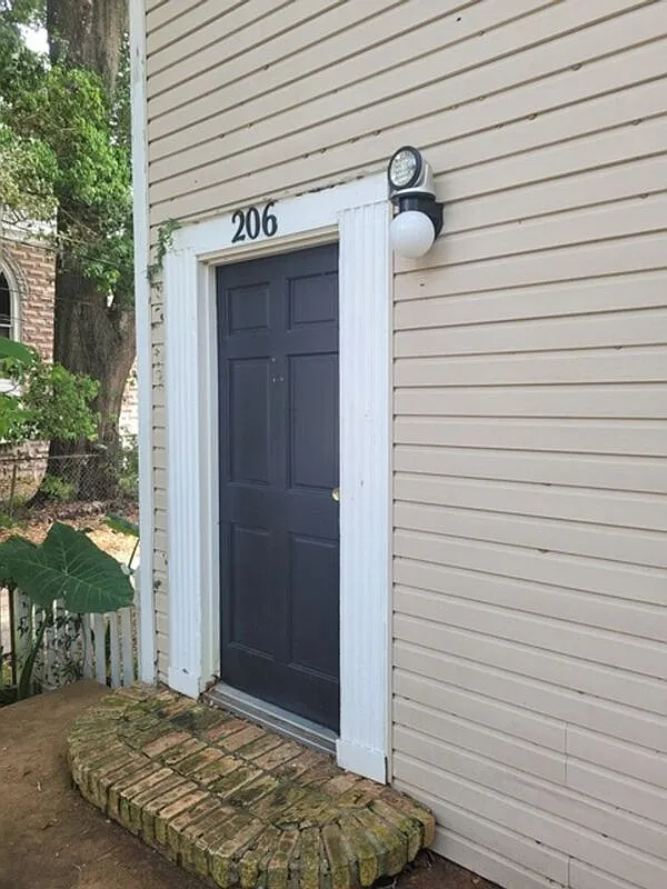 1 bed, 1.0 bath, 810 sqft, $1,325 — Photo 2