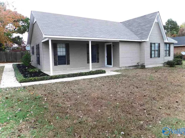 614 Westbrook Dr SW, Decatur, AL 35603