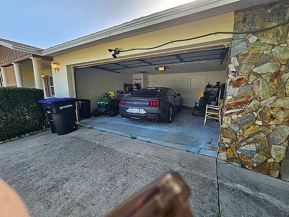 5th image of 527 S Barbour St