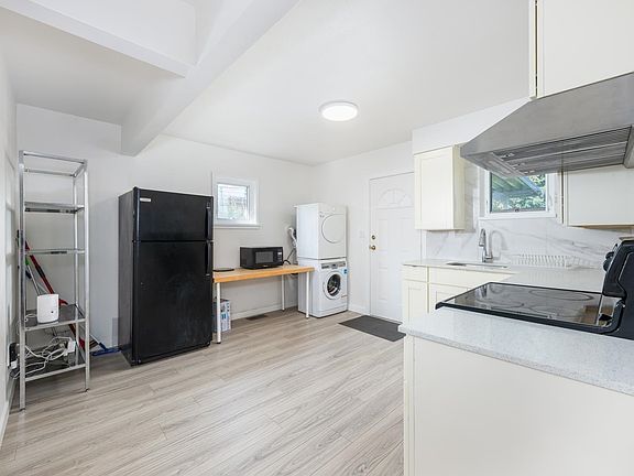 3rd image of 525 16th St