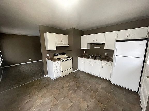 3rd image of 910 Boon St