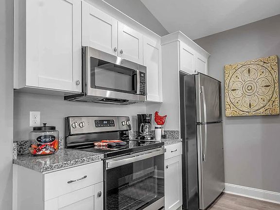 om-pics_page_06_image_0001-1