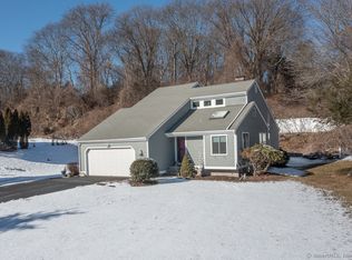 4 Patterson Pl, Old Saybrook, CT 06475