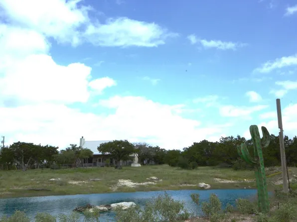 51 Deadend Rd, Mountain Home, TX 78058