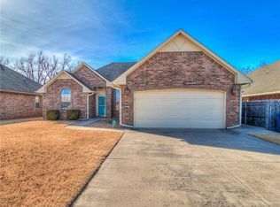 801 S Castlerock Ln, Mustang, OK 73064