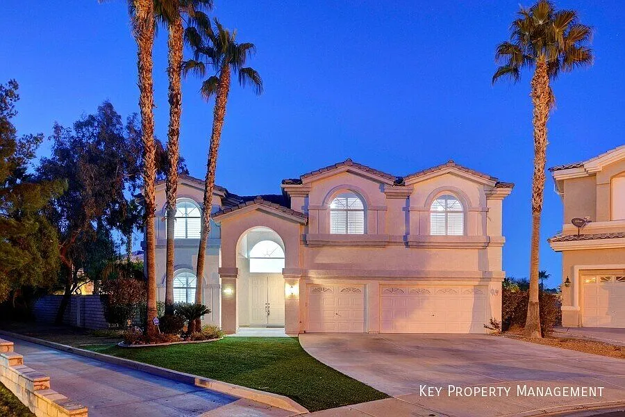 Guard-Gated Luxury in The Grand Legacy: 5-Bed Golf Course Home with Waterfall Pool — Photo 2