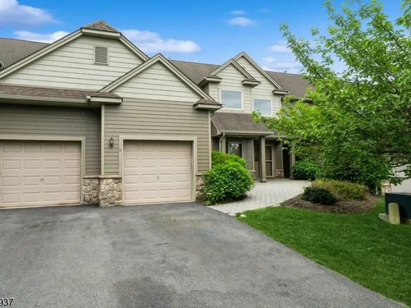 8 Tillbrook Ct, Hardyston Twp., NJ 07419