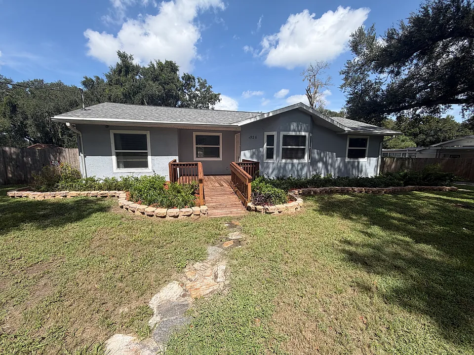 1926 Meadowridge Dr