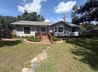 1926 Meadowridge Dr, Valrico, FL 33596