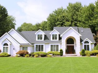 40 Pine Creek Ln, Rochester, NY 14626