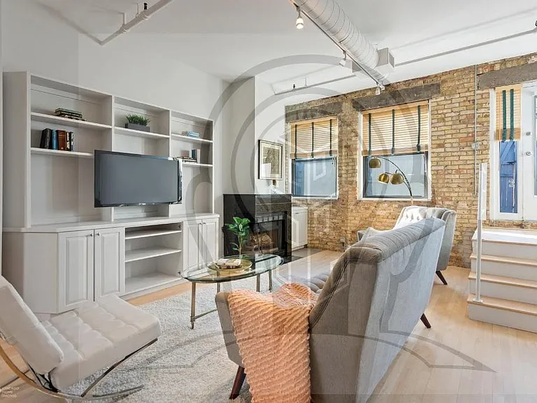 1111 W Cornelia Ave #204 — Photo 12