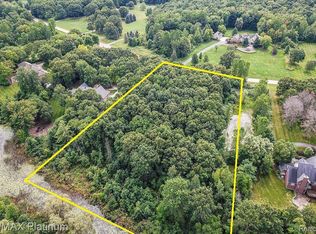 5 Applegate Ln, Brighton, MI 48114