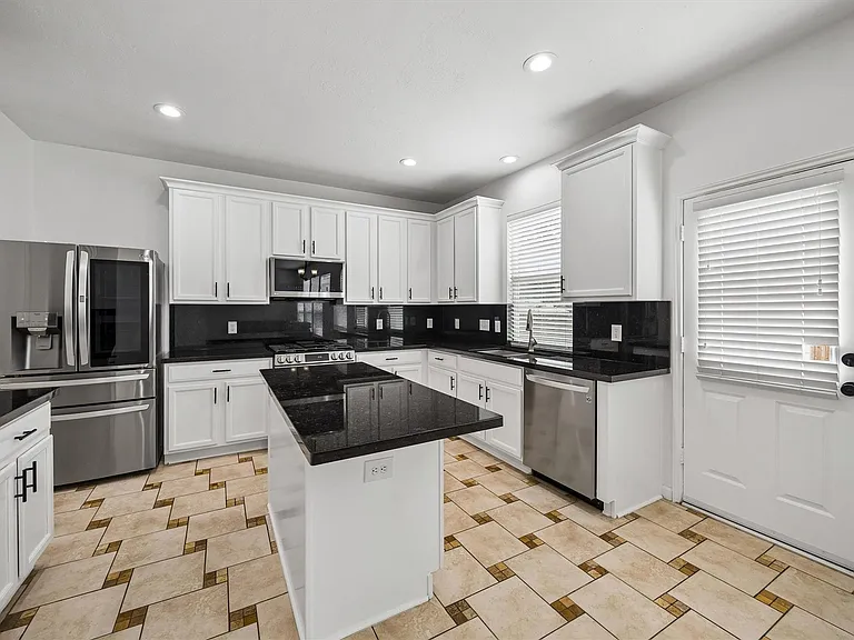 19202 Dickson Park Dr — Photo 3
