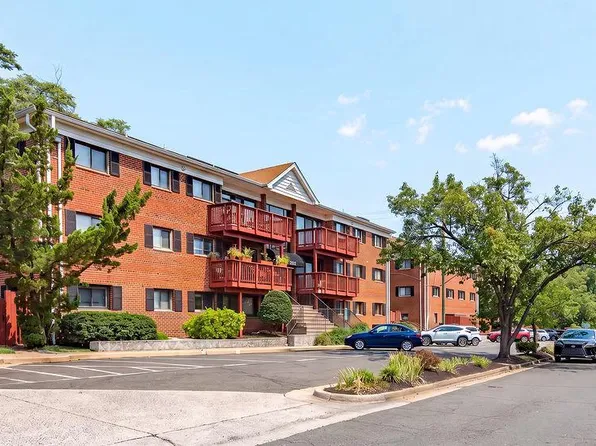 202 Skyhill Rd APT 8, Alexandria, VA 22314
