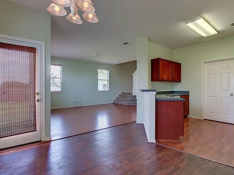 1039 Janae Ct — Photo 4