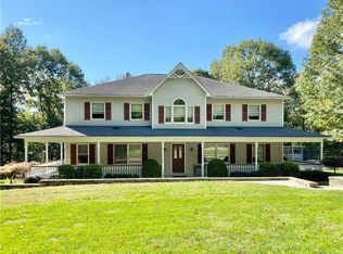 1915 McCracken Dr, New Castle, PA 16101