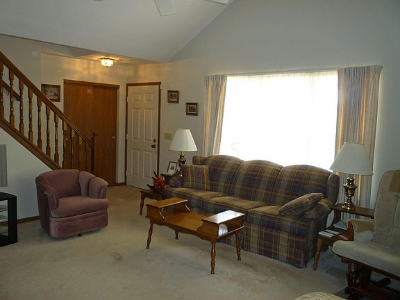 4th image of 7810 Meadowlark Ln N