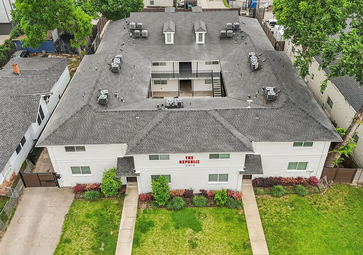 The Republic Apartments — Photo 4