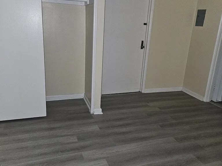 570 Whitney Ave #S2 — Photo 3