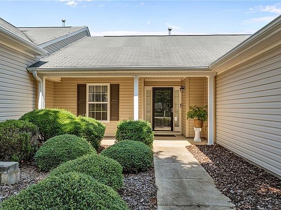 3rd image of 3003 Desmond Woods Dr