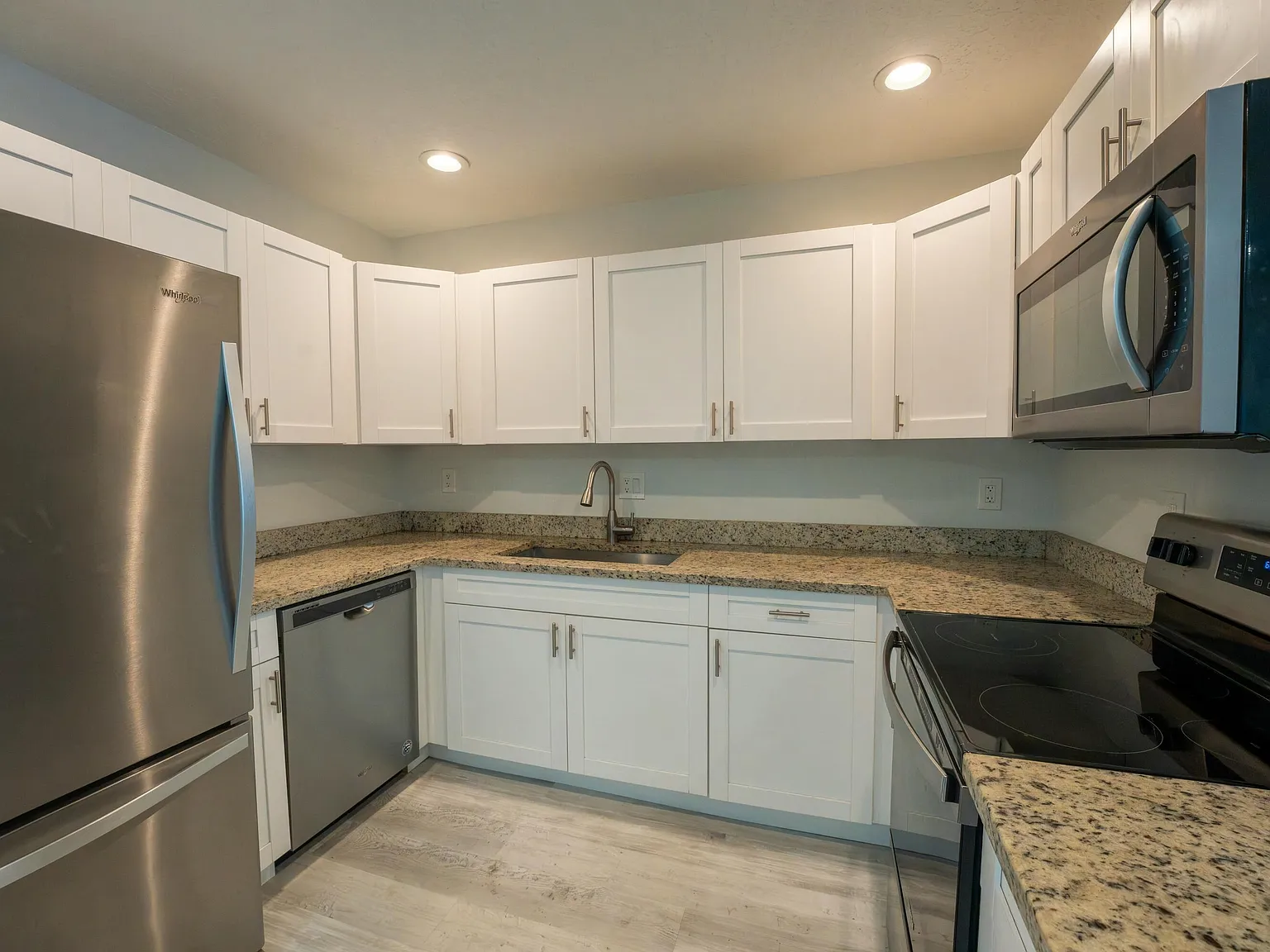2 bed, 2.0 bath, 1200 sqft, $2,600 — Photo 3