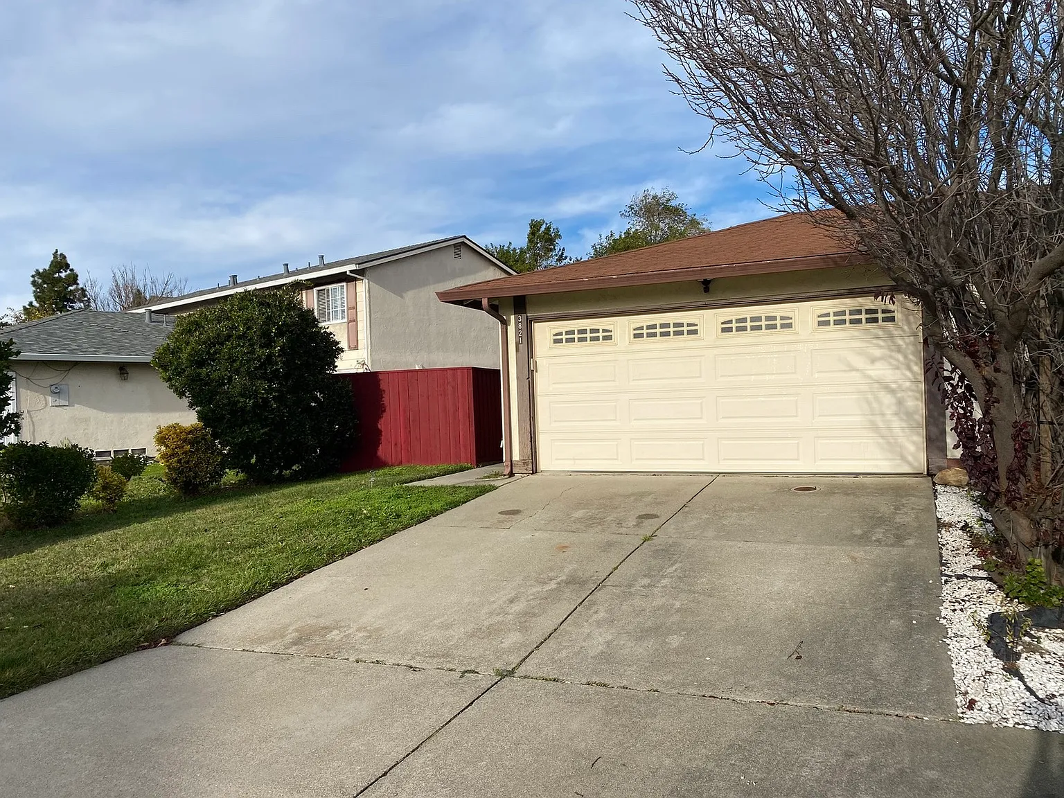 2 bed, 815 sqft, $3,595 — Photo 1