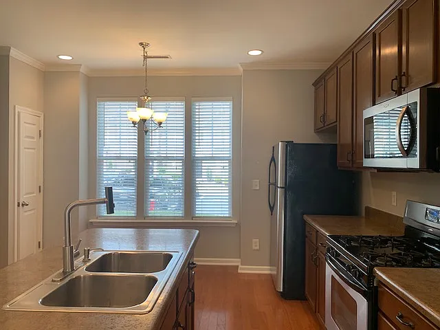 3 bed, 2.5 bath, 1536 sqft, $1,800 — Photo 4