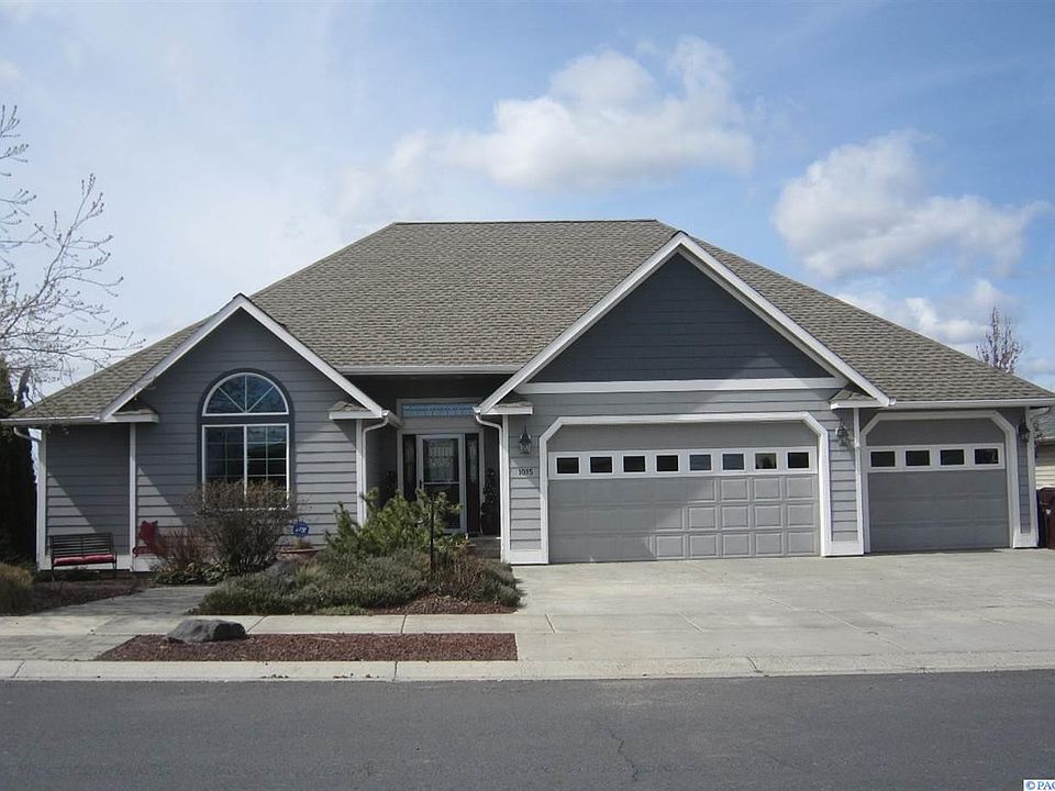 1st image of 1015 SW Itani Dr