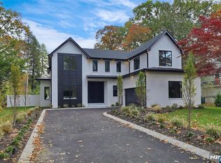 84 Depeyster Ave, Tenafly, NJ 07670