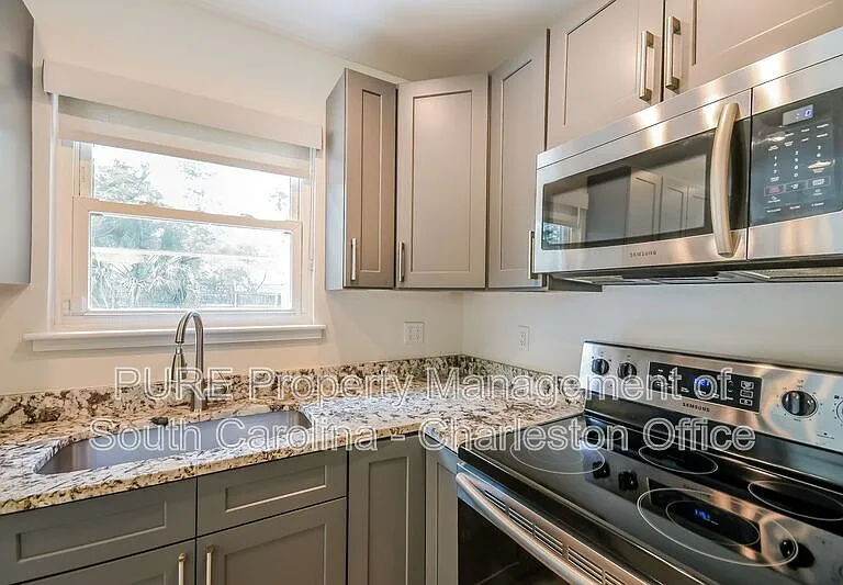 1239 Sunset Dr — Photo 3