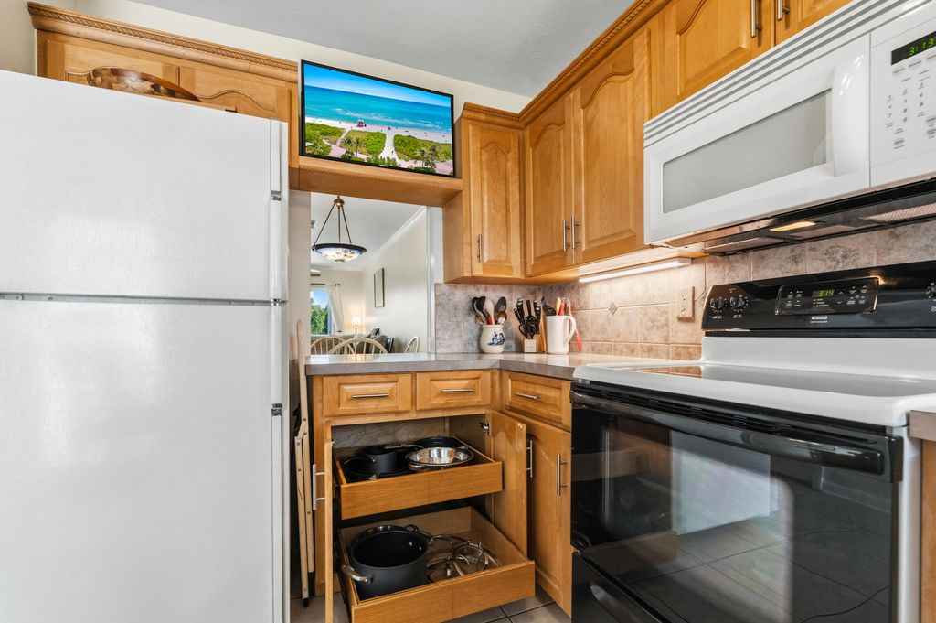 2400 NE 16TH Street #212, photo 9