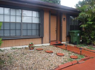 2330 Plum Ct, Pembroke Pines, FL 33026