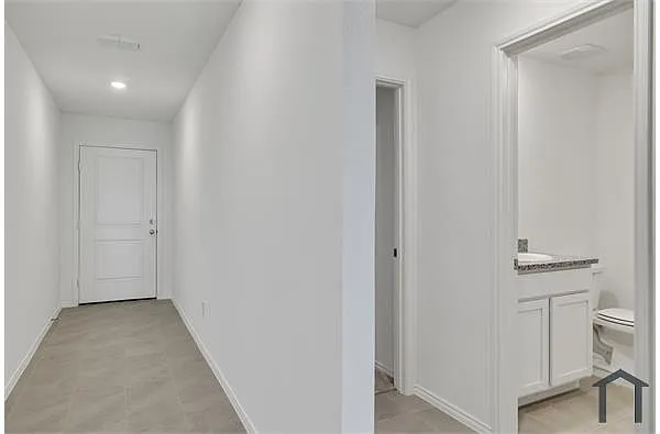 Building Photo - 1613 Vattier St