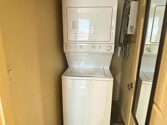 5th image of 2030 Portsmouth St APT 2