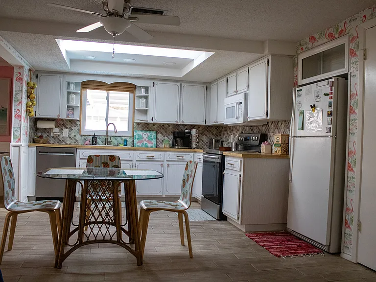 Robstown Dr — Photo 11