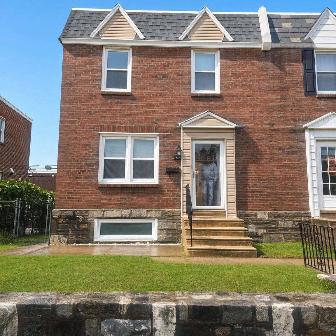 3 bed, 1.5 bath, 1332 sqft, $2,100 — Photo 1