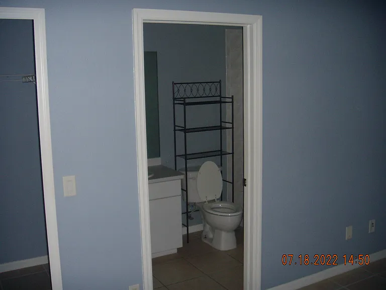 522 NE 24th Pl — Photo 15