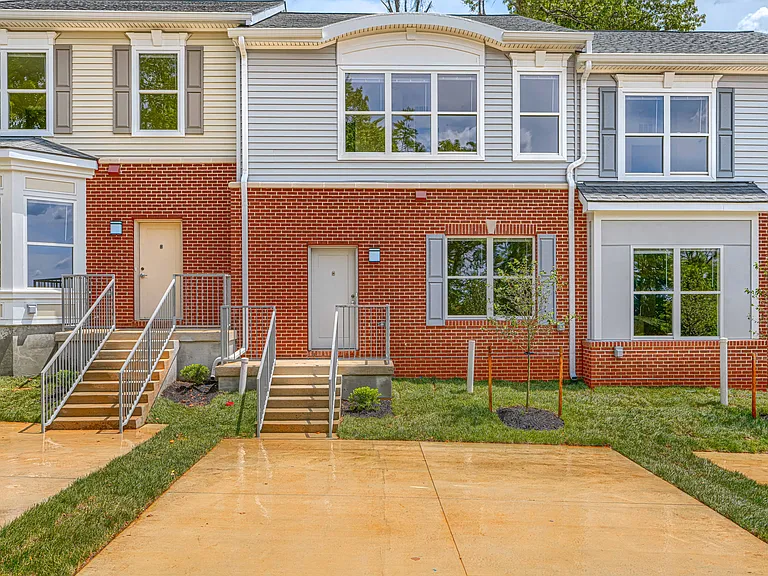 Towns at Hamlet Woods — Photo 50