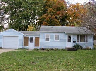207 E 17th Street Pl N, Newton, IA 50208