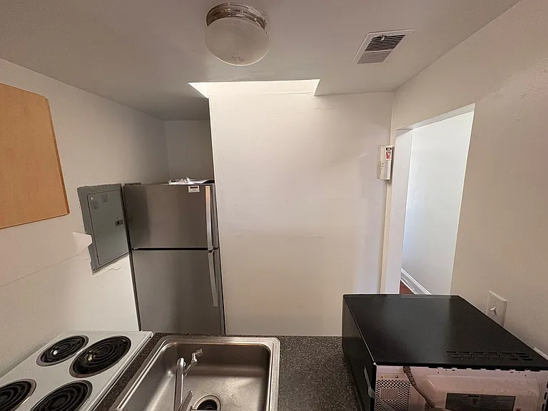 112 E. Preston St — Photo 6